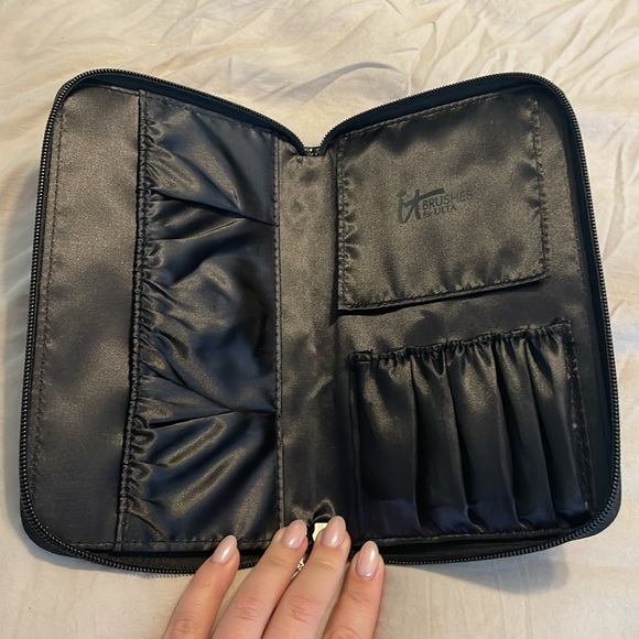 It Cosmetics Brush Holder Case in Black - Picture 5 of 5